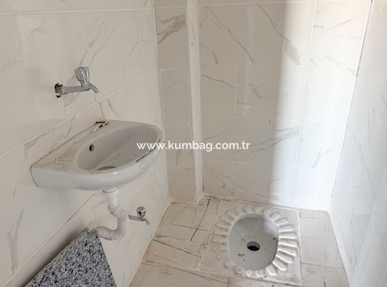 Altınova'da Merkezi Konumda Çok Geniş 3+1 Kiralık Daire