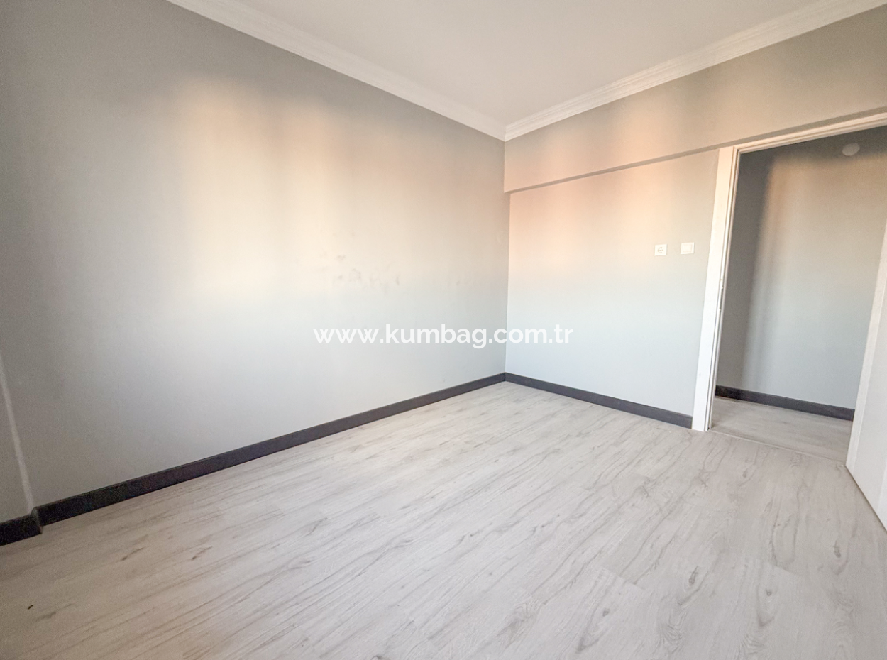 Altınova'da Merkezi Konumda Çok Geniş 3+1 Kiralık Daire