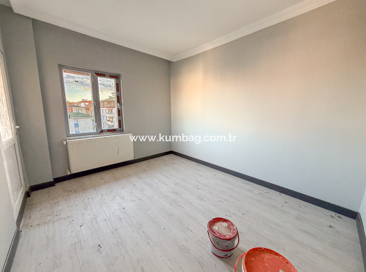 Altınova'da Merkezi Konumda Çok Geniş 3+1 Kiralık Daire