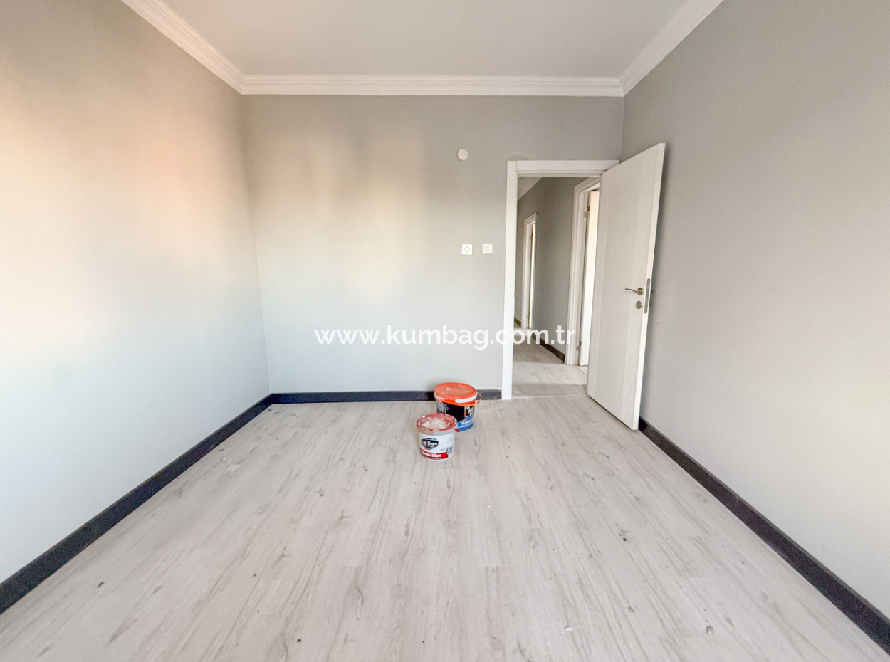 Altınova'da Merkezi Konumda Çok Geniş 3+1 Kiralık Daire