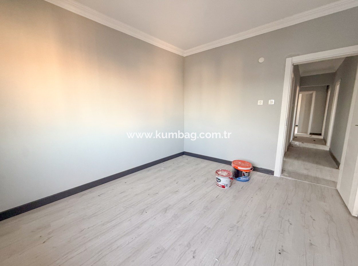 Altınova'da Merkezi Konumda Çok Geniş 3+1 Kiralık Daire