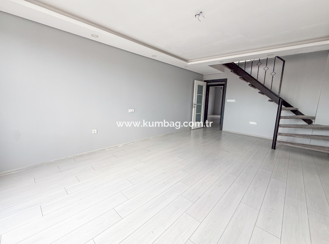 Altınova'da Çift Teraslı Dubleks Deniz Manzaralı Kiralık 3+1