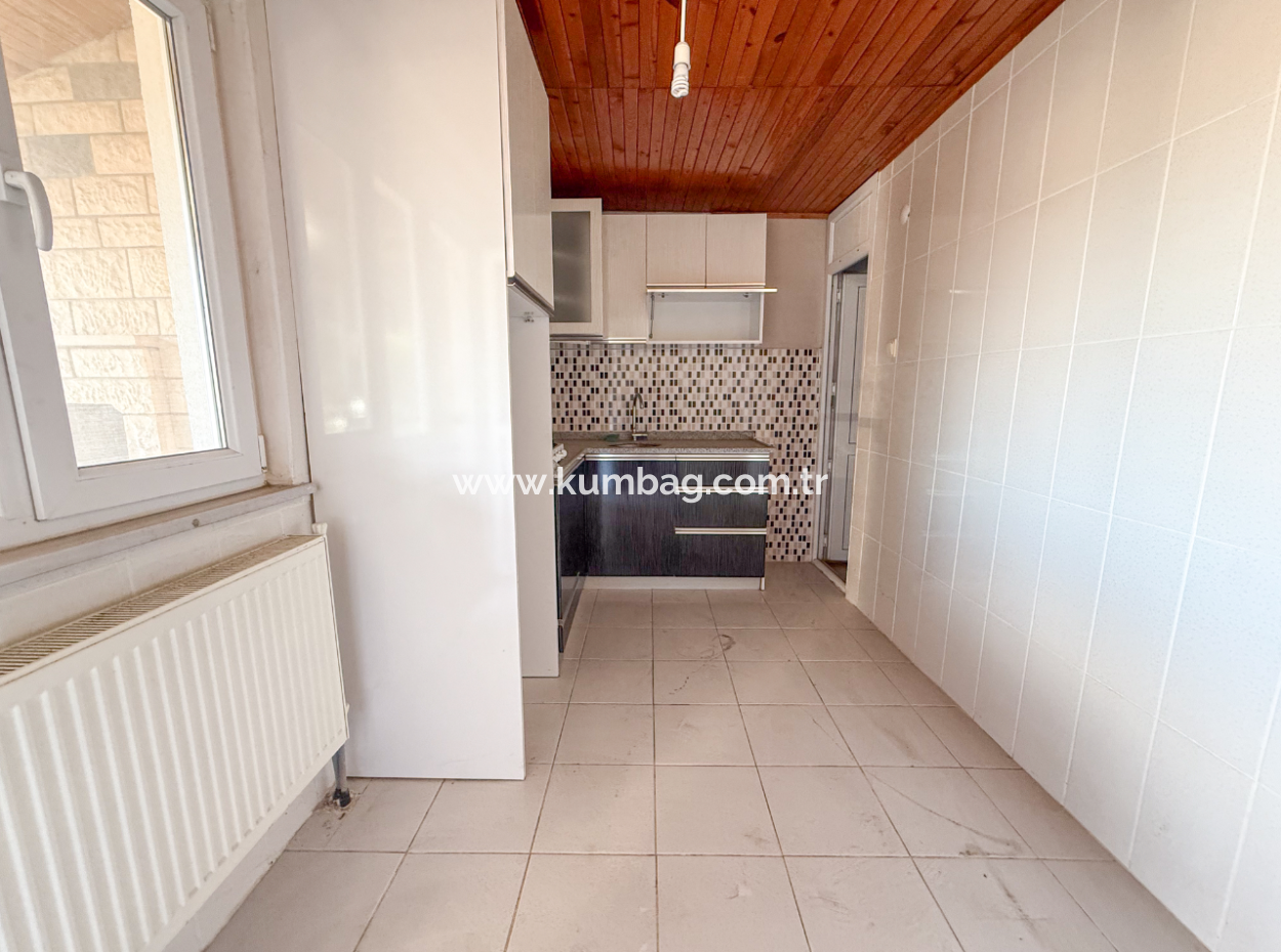 Kumbağ Caddenin Deniz Tarafında 5+1 Tripleks Saunalı Villa