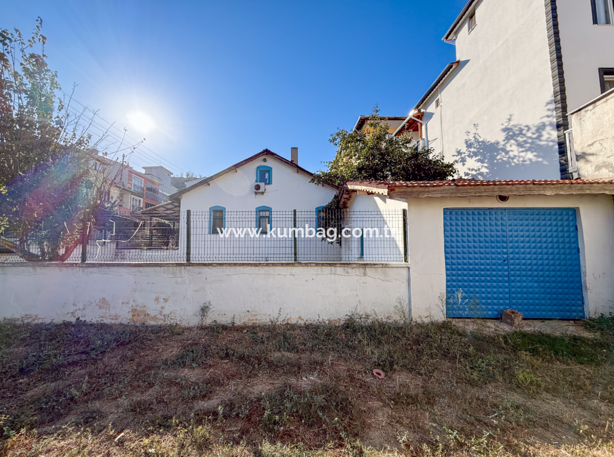 Kumbağ Merkezde Satılık 3+1 Villa Ve 300 M2 İmarlı Arsası