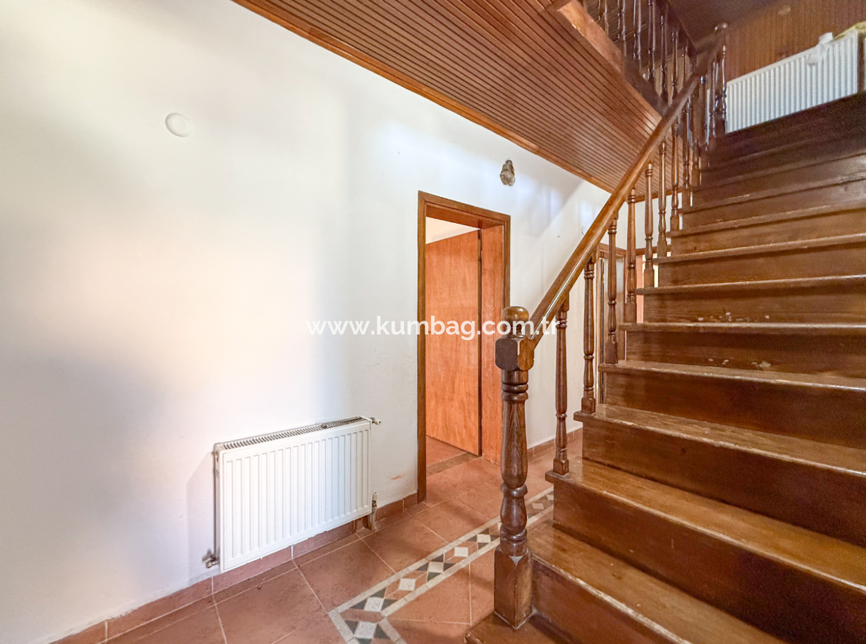 Kumbağ Merkezde Satılık 3+1 Villa Ve 300 M2 İmarlı Arsası