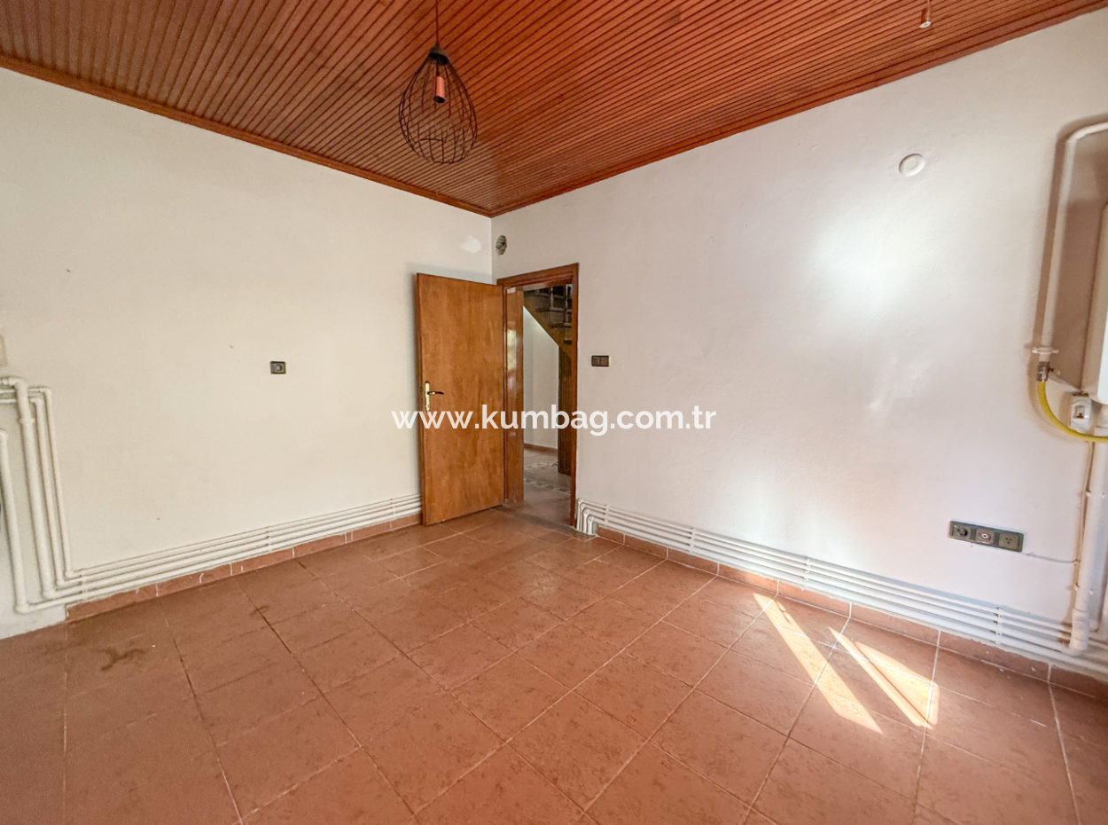 Kumbağ Merkezde Satılık 3+1 Villa Ve 300 M2 İmarlı Arsası