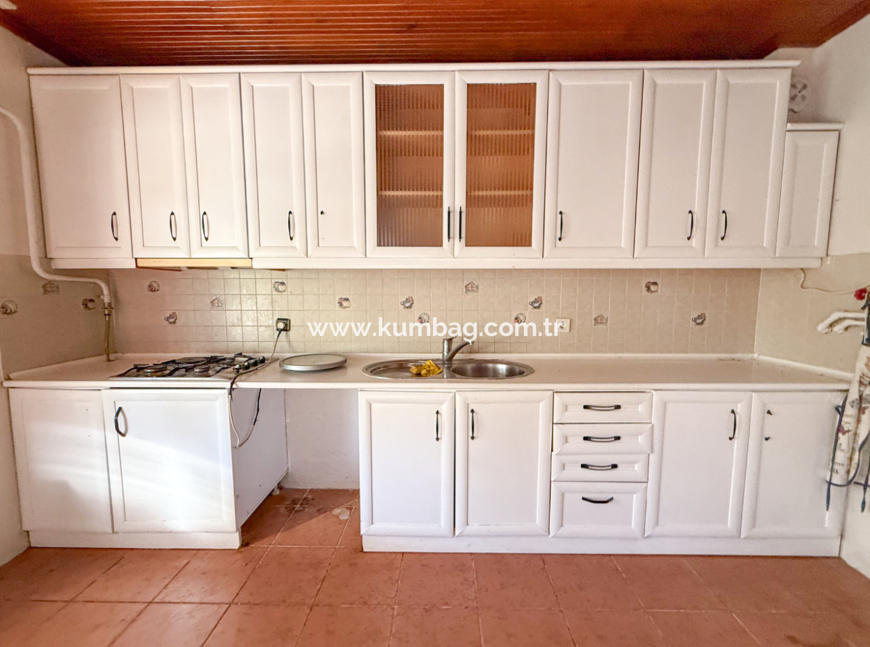 Kumbağ Merkezde Satılık 3+1 Villa Ve 300 M2 İmarlı Arsası