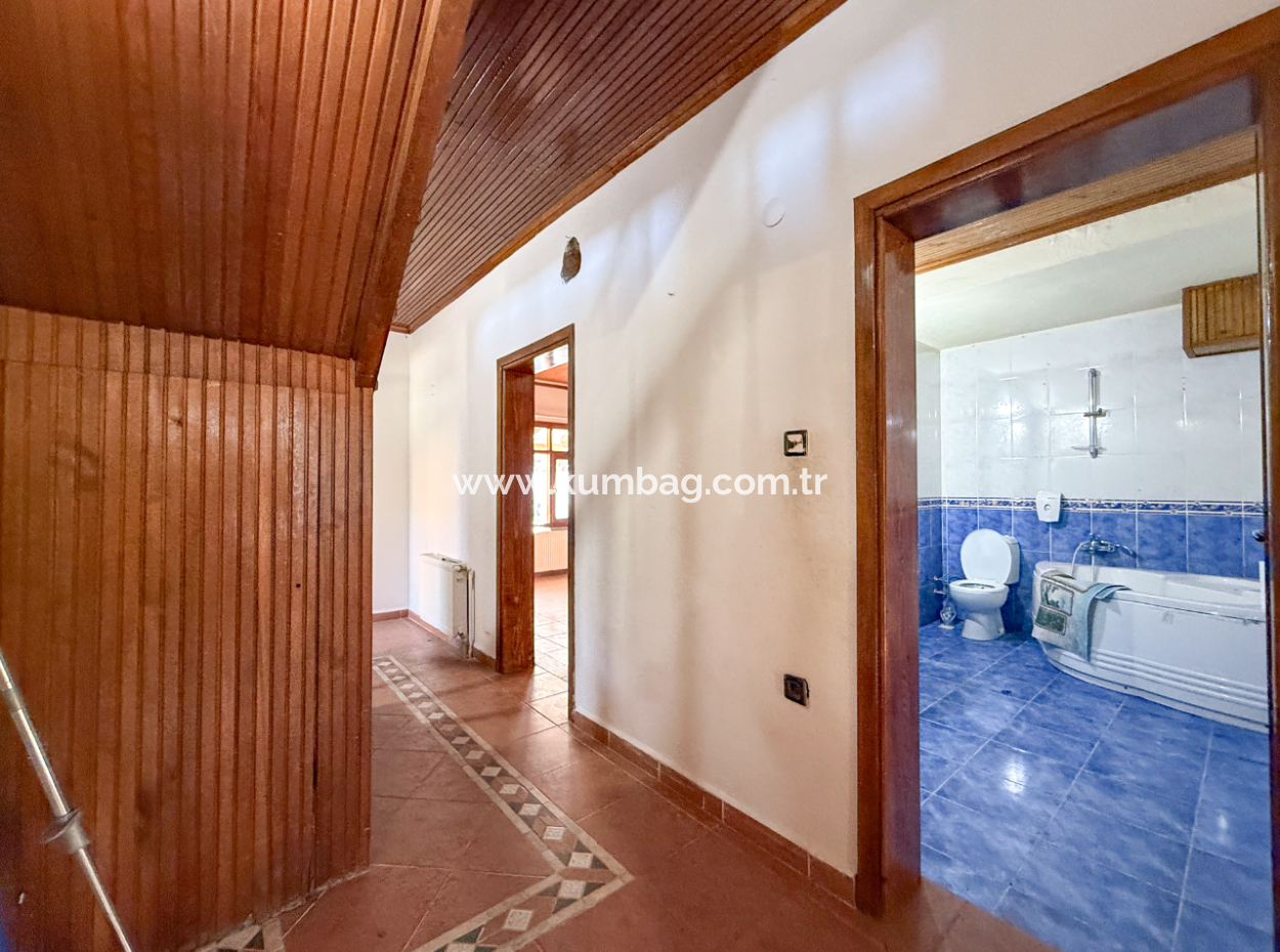 Kumbağ Merkezde Satılık 3+1 Villa Ve 300 M2 İmarlı Arsası