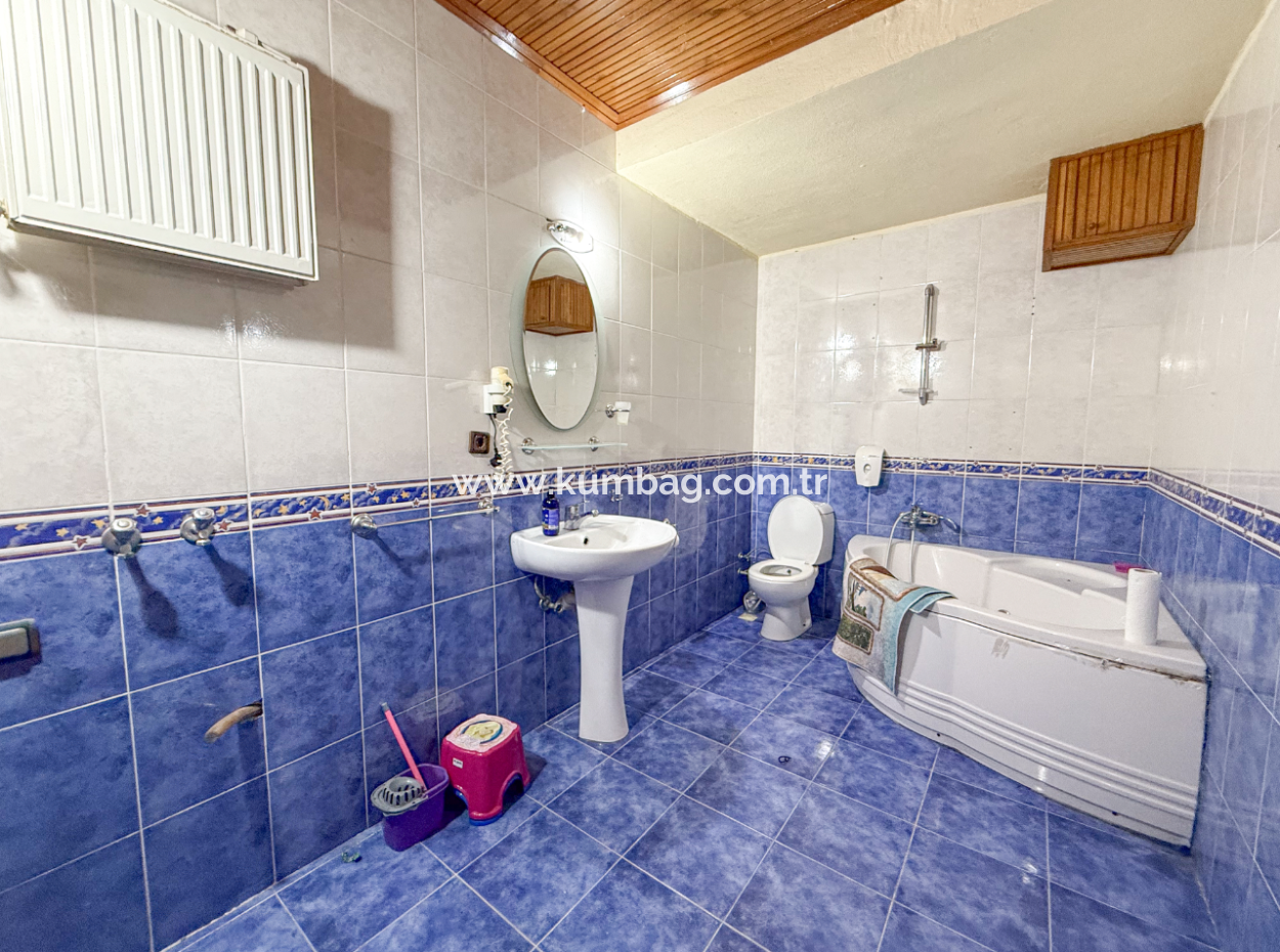 Kumbağ Merkezde Satılık 3+1 Villa Ve 300 M2 İmarlı Arsası