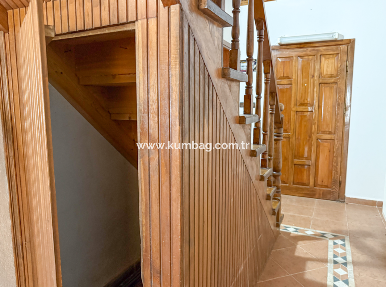 Kumbağ Merkezde Satılık 3+1 Villa Ve 300 M2 İmarlı Arsası