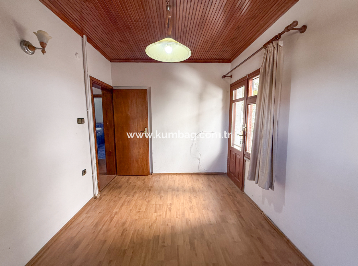 Kumbağ Merkezde Satılık 3+1 Villa Ve 300 M2 İmarlı Arsası