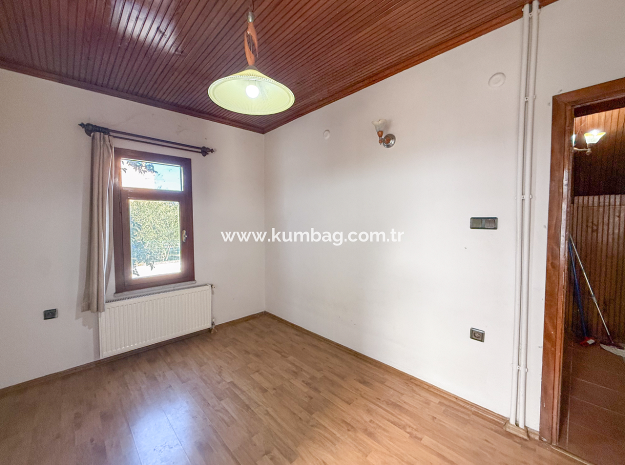 Kumbağ Merkezde Satılık 3+1 Villa Ve 300 M2 İmarlı Arsası