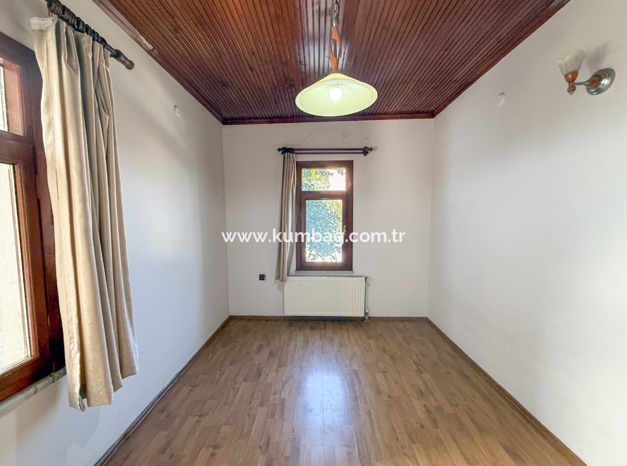 Kumbağ Merkezde Satılık 3+1 Villa Ve 300 M2 İmarlı Arsası