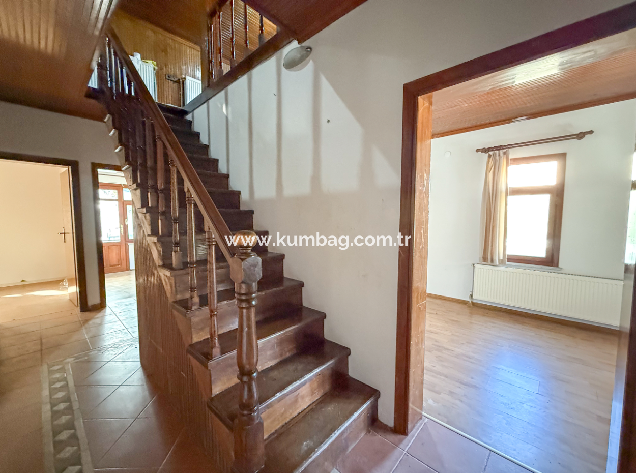 Kumbağ Merkezde Satılık 3+1 Villa Ve 300 M2 İmarlı Arsası