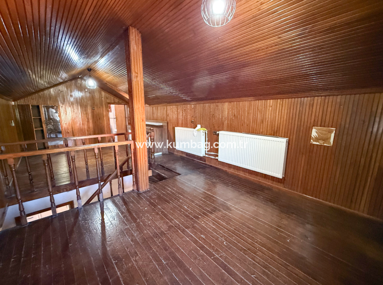 Kumbağ Merkezde Satılık 3+1 Villa Ve 300 M2 İmarlı Arsası