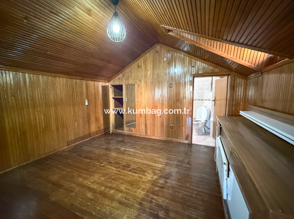 Kumbağ Merkezde Satılık 3+1 Villa Ve 300 M2 İmarlı Arsası