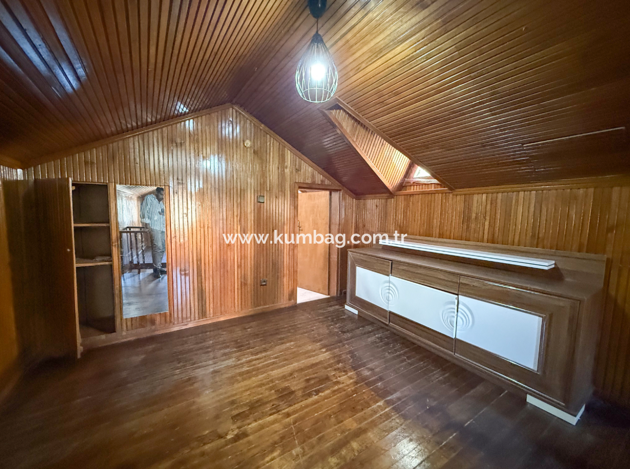 Kumbağ Merkezde Satılık 3+1 Villa Ve 300 M2 İmarlı Arsası