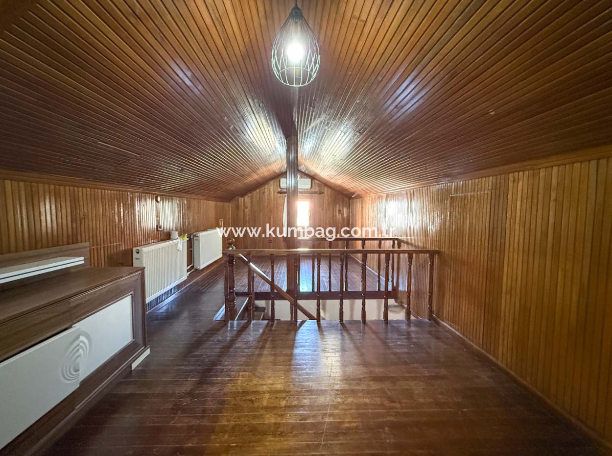 Kumbağ Merkezde Satılık 3+1 Villa Ve 300 M2 İmarlı Arsası