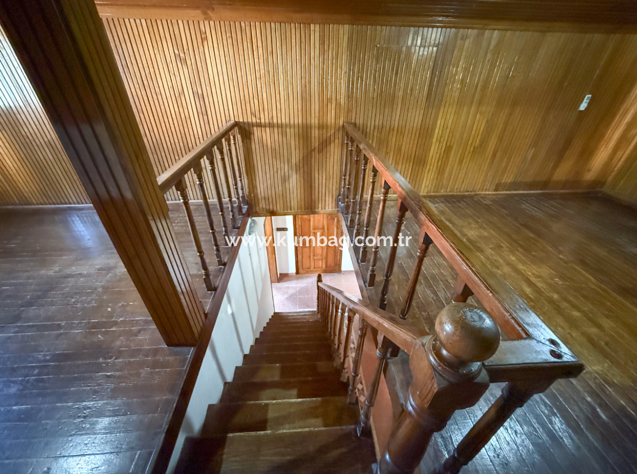 Kumbağ Merkezde Satılık 3+1 Villa Ve 300 M2 İmarlı Arsası