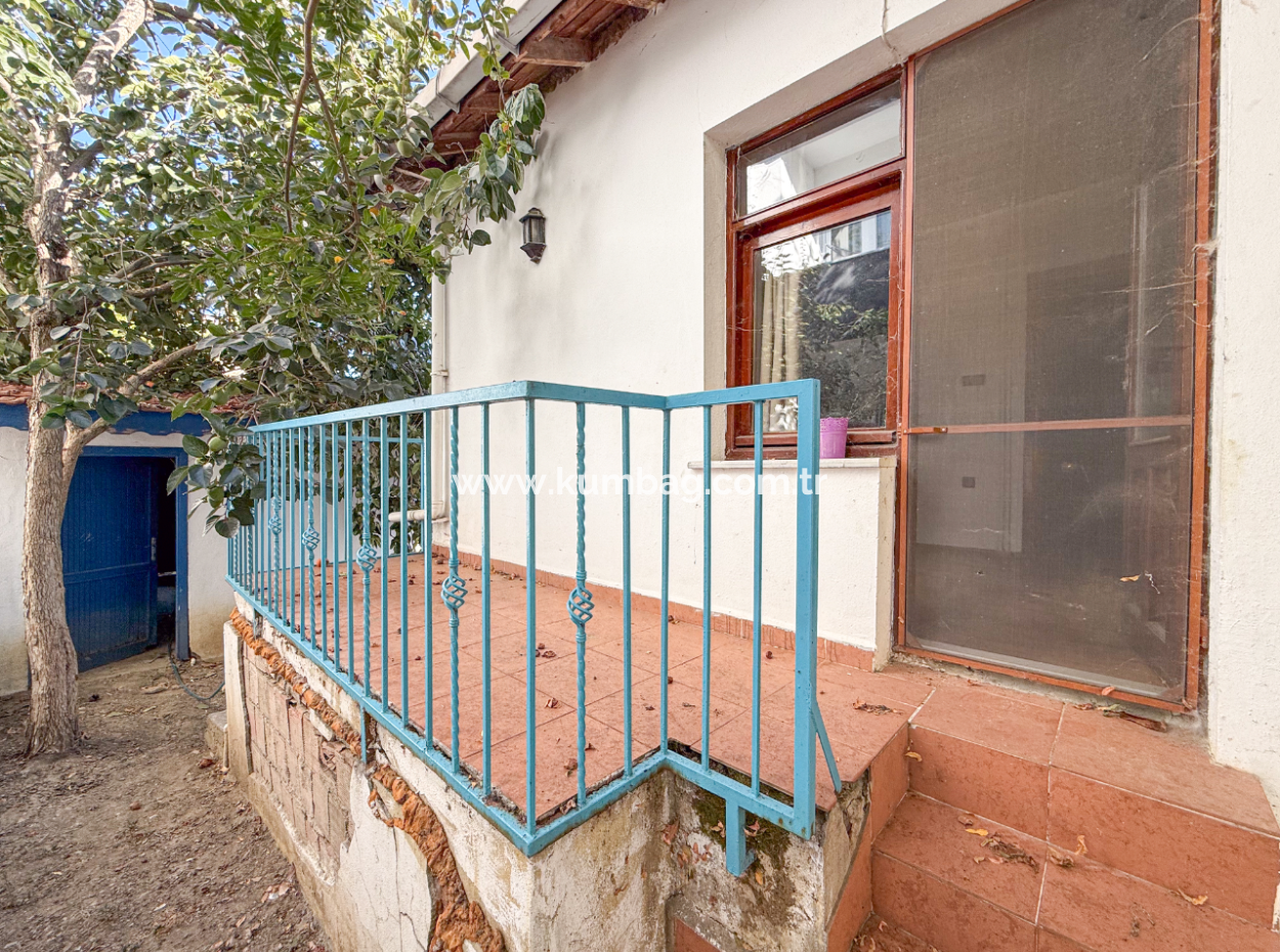 Kumbağ Merkezde Satılık 3+1 Villa Ve 300 M2 İmarlı Arsası