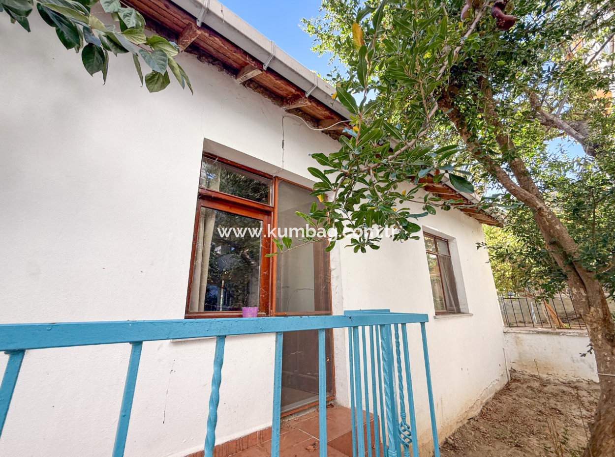 Kumbağ Merkezde Satılık 3+1 Villa Ve 300 M2 İmarlı Arsası