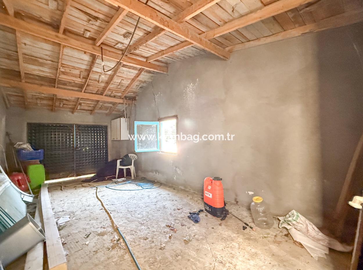 Kumbağ Merkezde Satılık 3+1 Villa Ve 300 M2 İmarlı Arsası