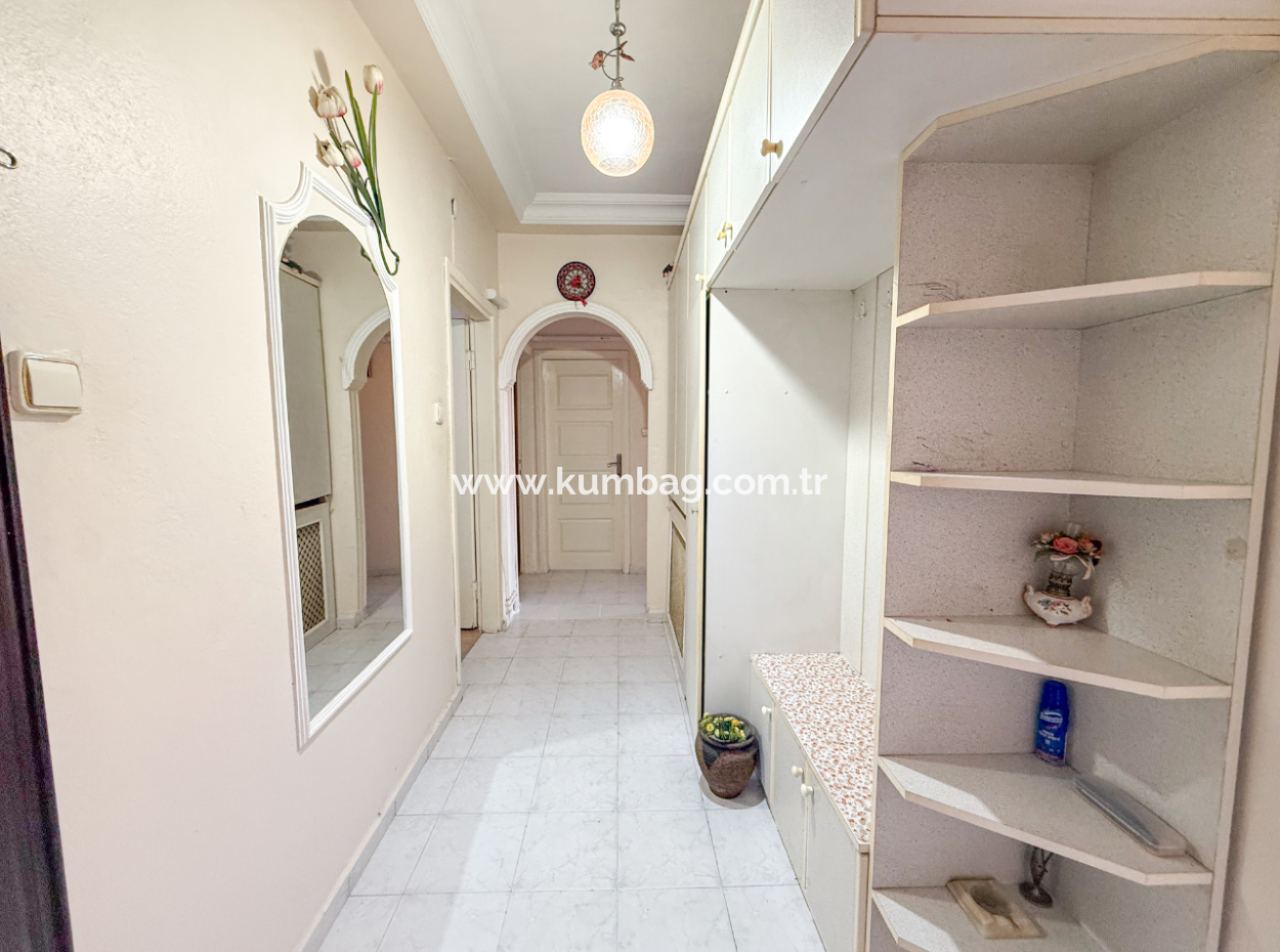 Muratlı Caddesinde Asansörlü Geniş Ve İskanlı Satılık 2+1 Daire