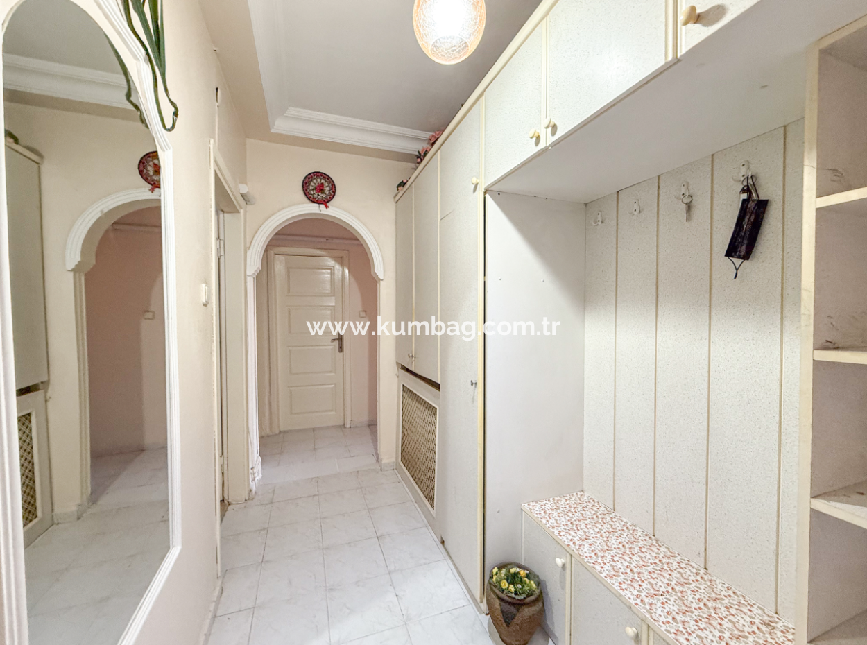 Muratlı Caddesinde Asansörlü Geniş Ve İskanlı Satılık 2+1 Daire