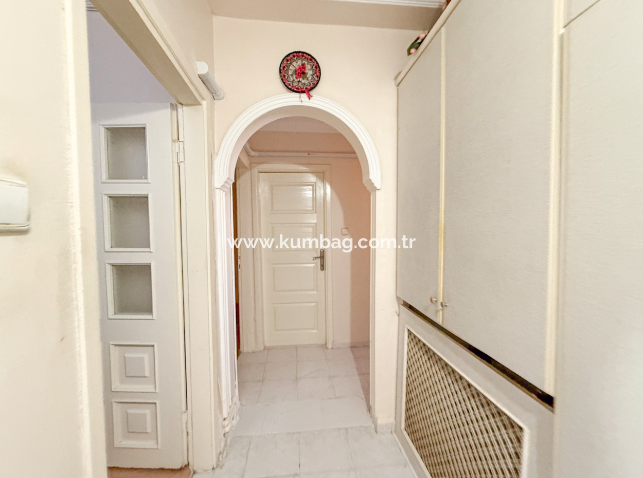 Muratlı Caddesinde Asansörlü Geniş Ve İskanlı Satılık 2+1 Daire