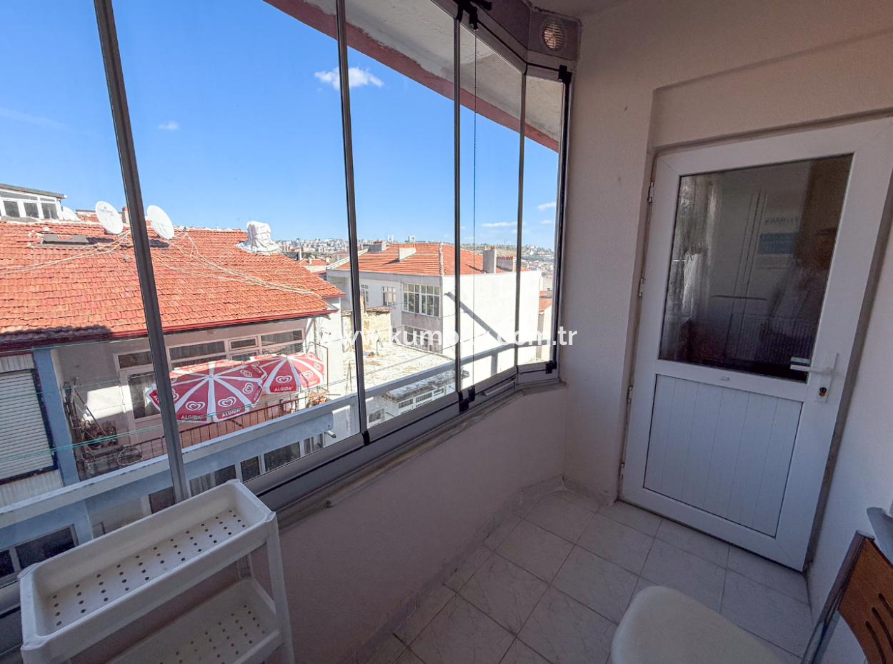 Muratlı Caddesinde Asansörlü Geniş Ve İskanlı Satılık 2+1 Daire