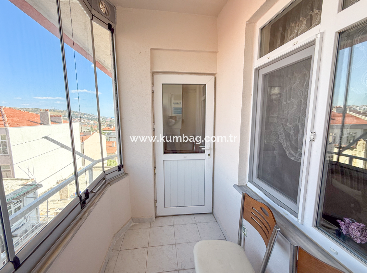 Muratlı Caddesinde Asansörlü Geniş Ve İskanlı Satılık 2+1 Daire