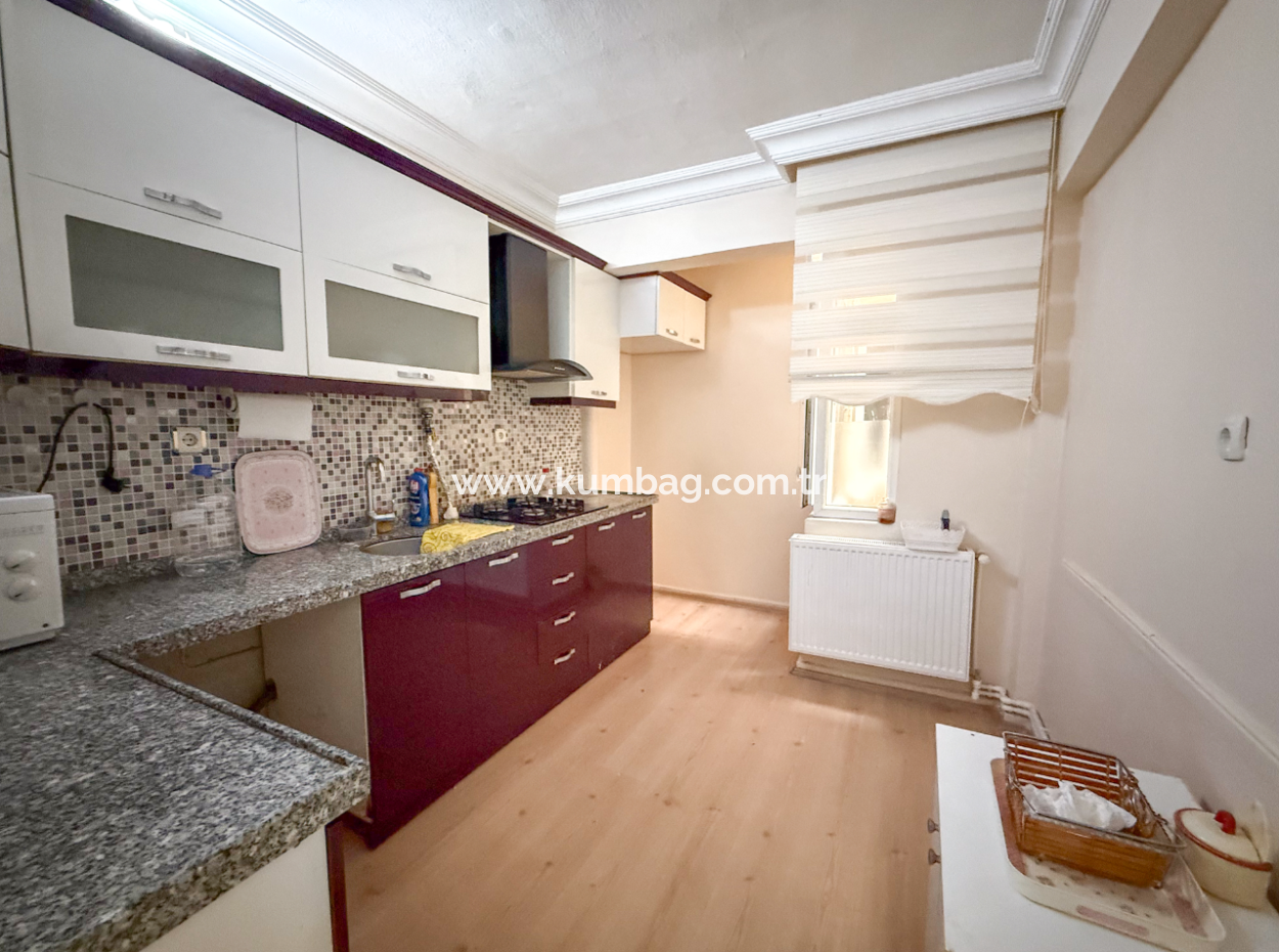 Muratlı Caddesinde Asansörlü Geniş Ve İskanlı Satılık 2+1 Daire