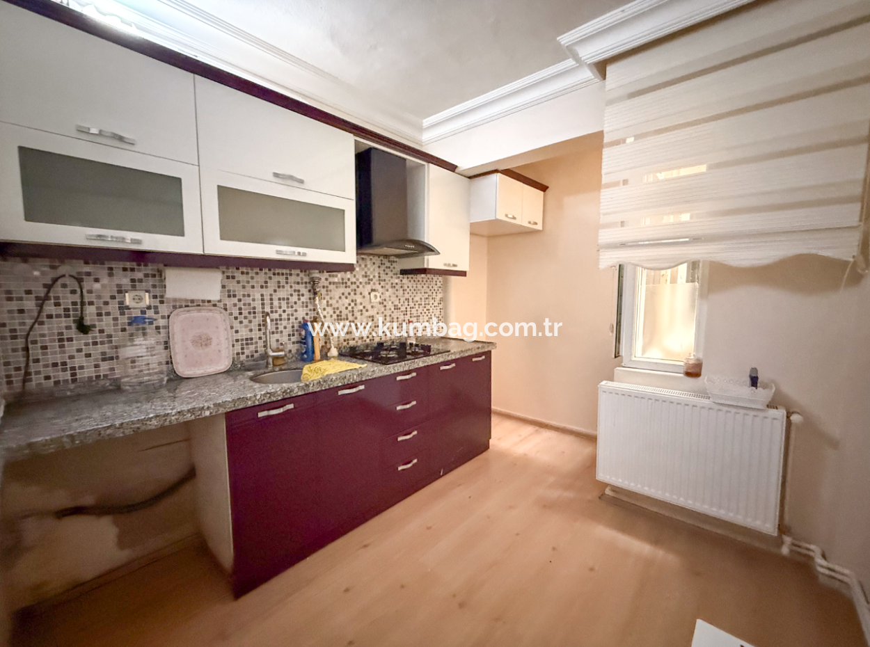 Muratlı Caddesinde Asansörlü Geniş Ve İskanlı Satılık 2+1 Daire