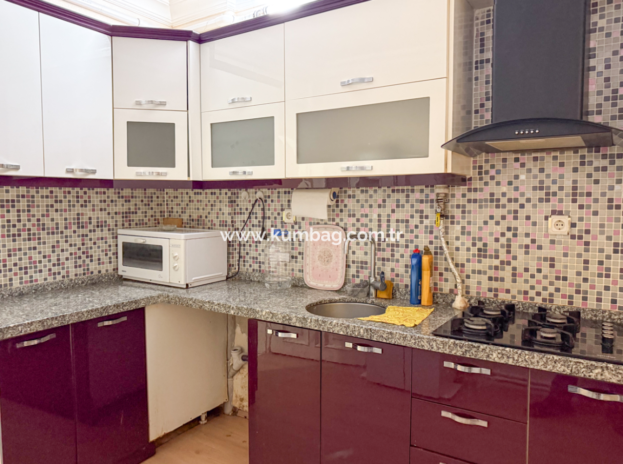 Muratlı Caddesinde Asansörlü Geniş Ve İskanlı Satılık 2+1 Daire