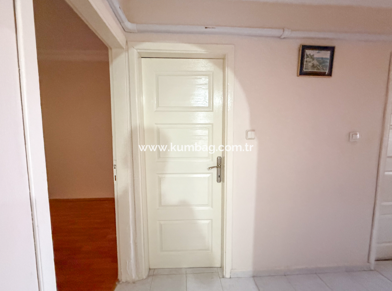 Muratlı Caddesinde Asansörlü Geniş Ve İskanlı Satılık 2+1 Daire