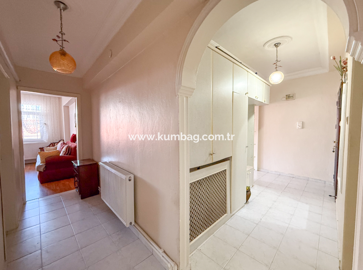 Muratlı Caddesinde Asansörlü Geniş Ve İskanlı Satılık 2+1 Daire