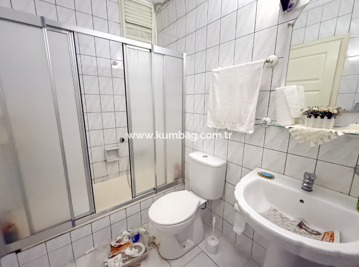 Muratlı Caddesinde Asansörlü Geniş Ve İskanlı Satılık 2+1 Daire