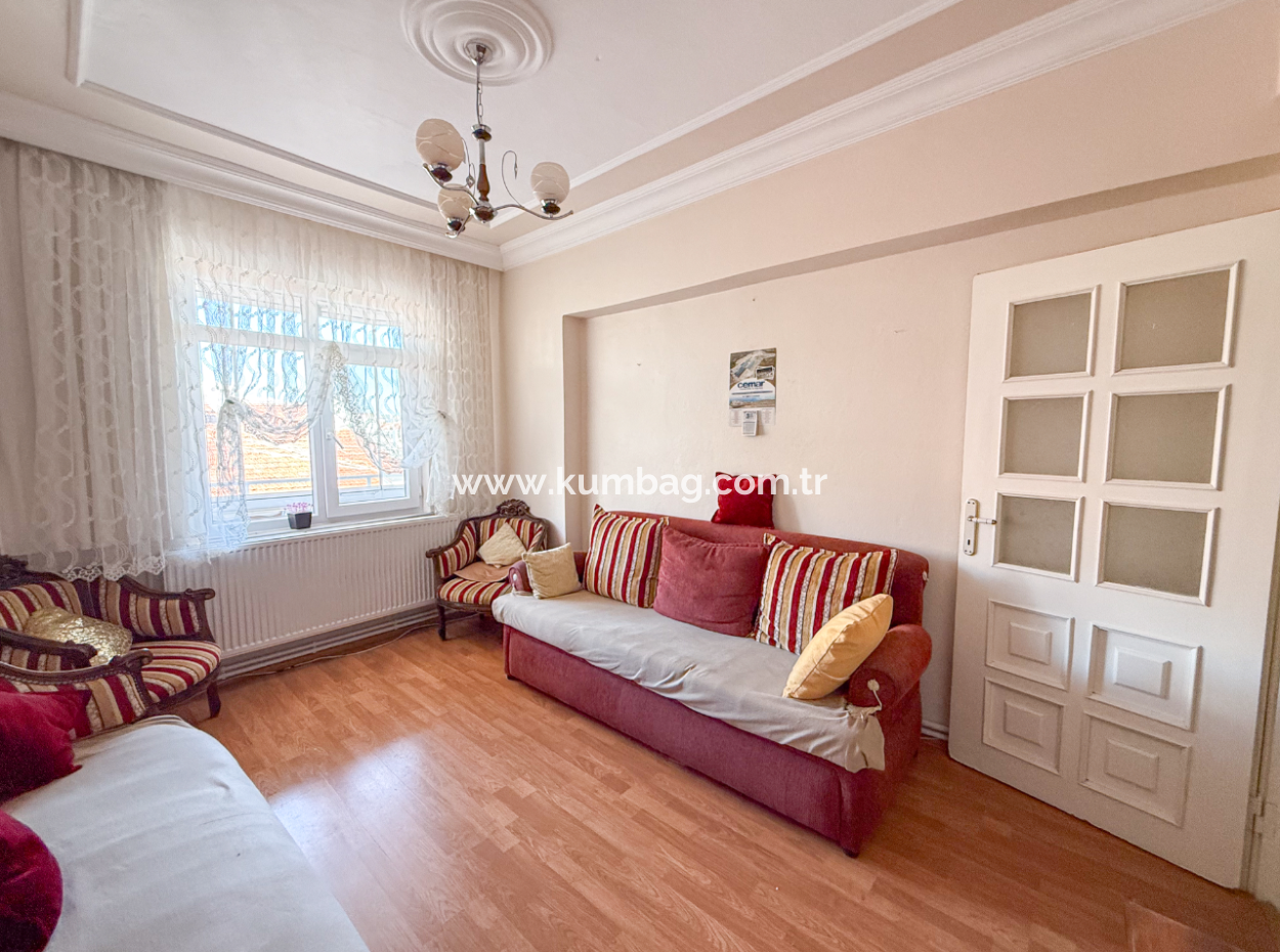 Muratlı Caddesinde Asansörlü Geniş Ve İskanlı Satılık 2+1 Daire