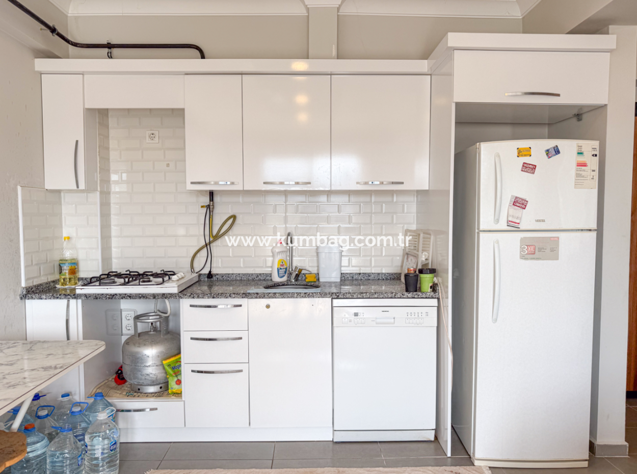 Aquaparklı Havuzlu Denize Yakın Sitede Eşyalı 1+1 Satılık Daire