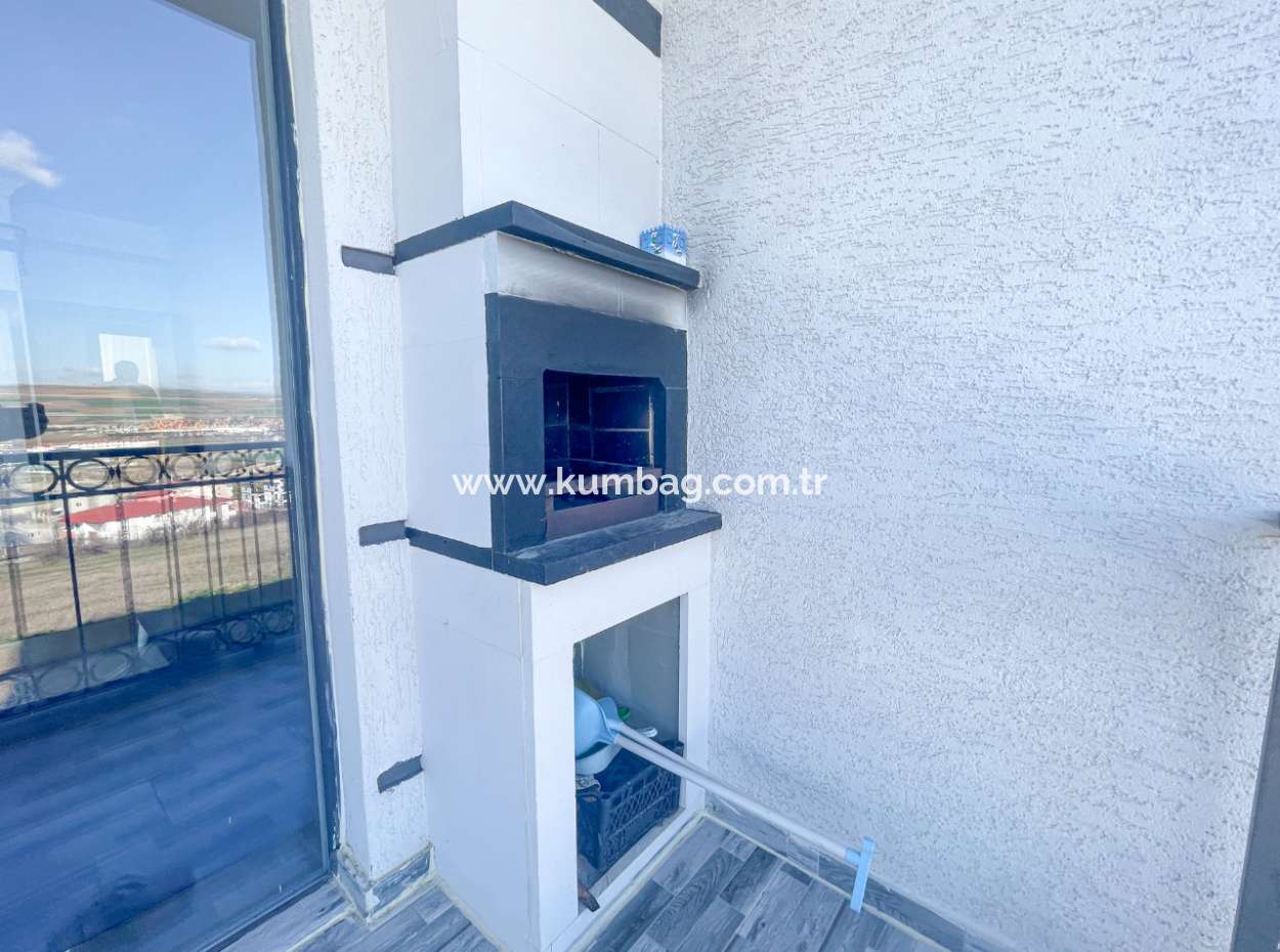 Komple Deniz Manzaralı Kumbağ Tepede İskanlı Satılık 2+1 Daire