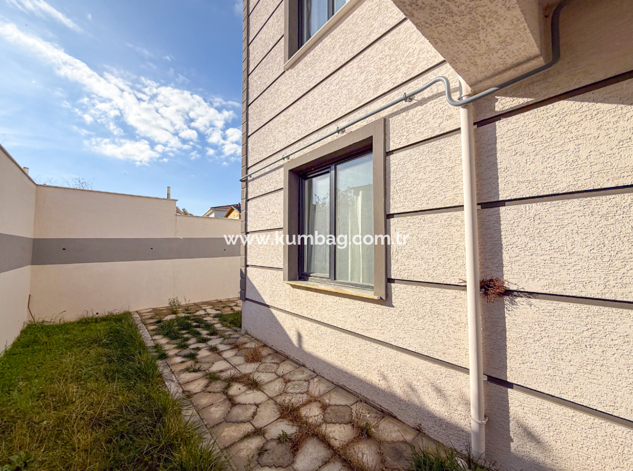 Komple Deniz Manzaralı Kumbağ Tepede İskanlı Satılık 2+1 Daire