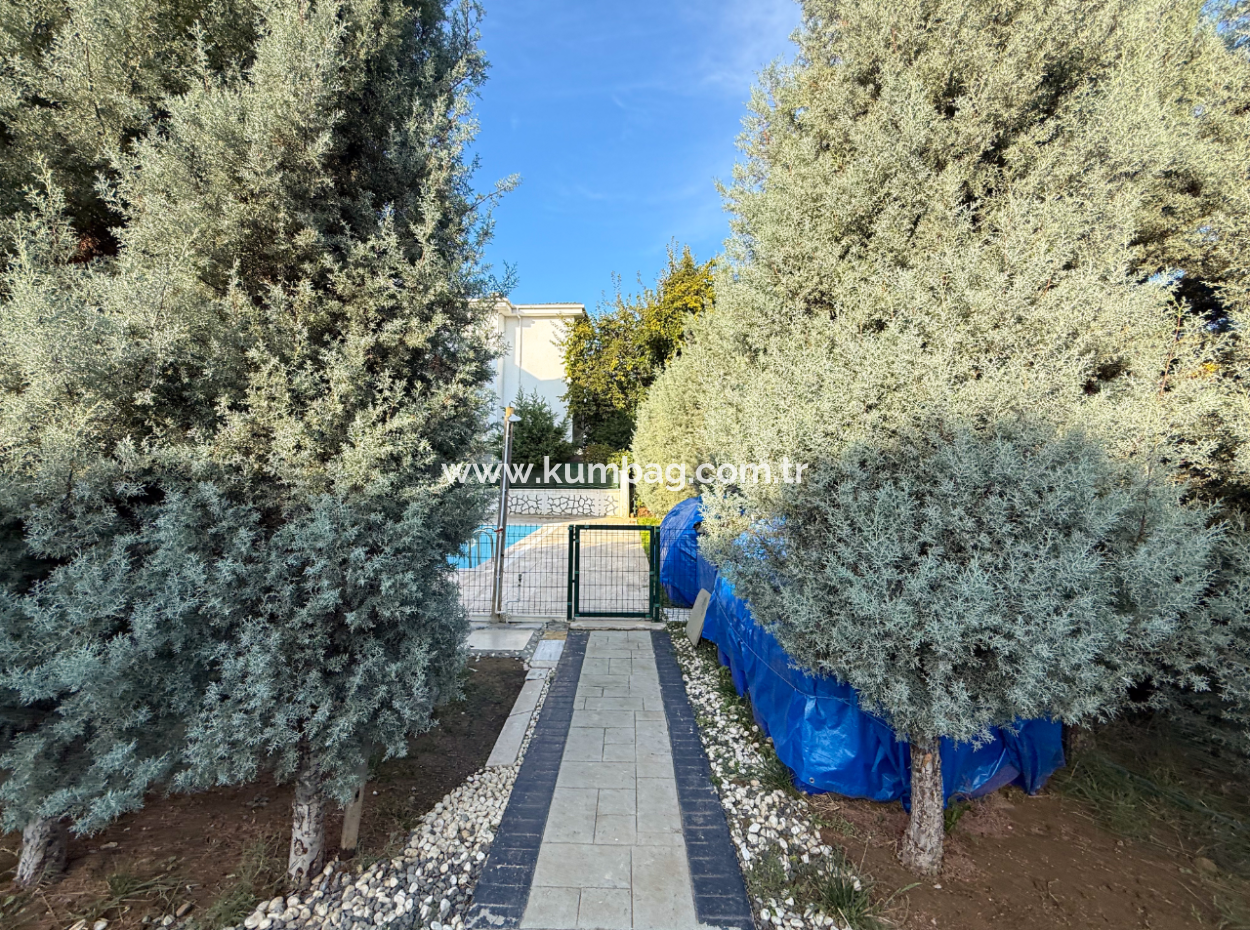 Kumbağ'da Havuzlu Butik Sitede Bahçeli Full Eşyalı Satılık 2+1 Daire