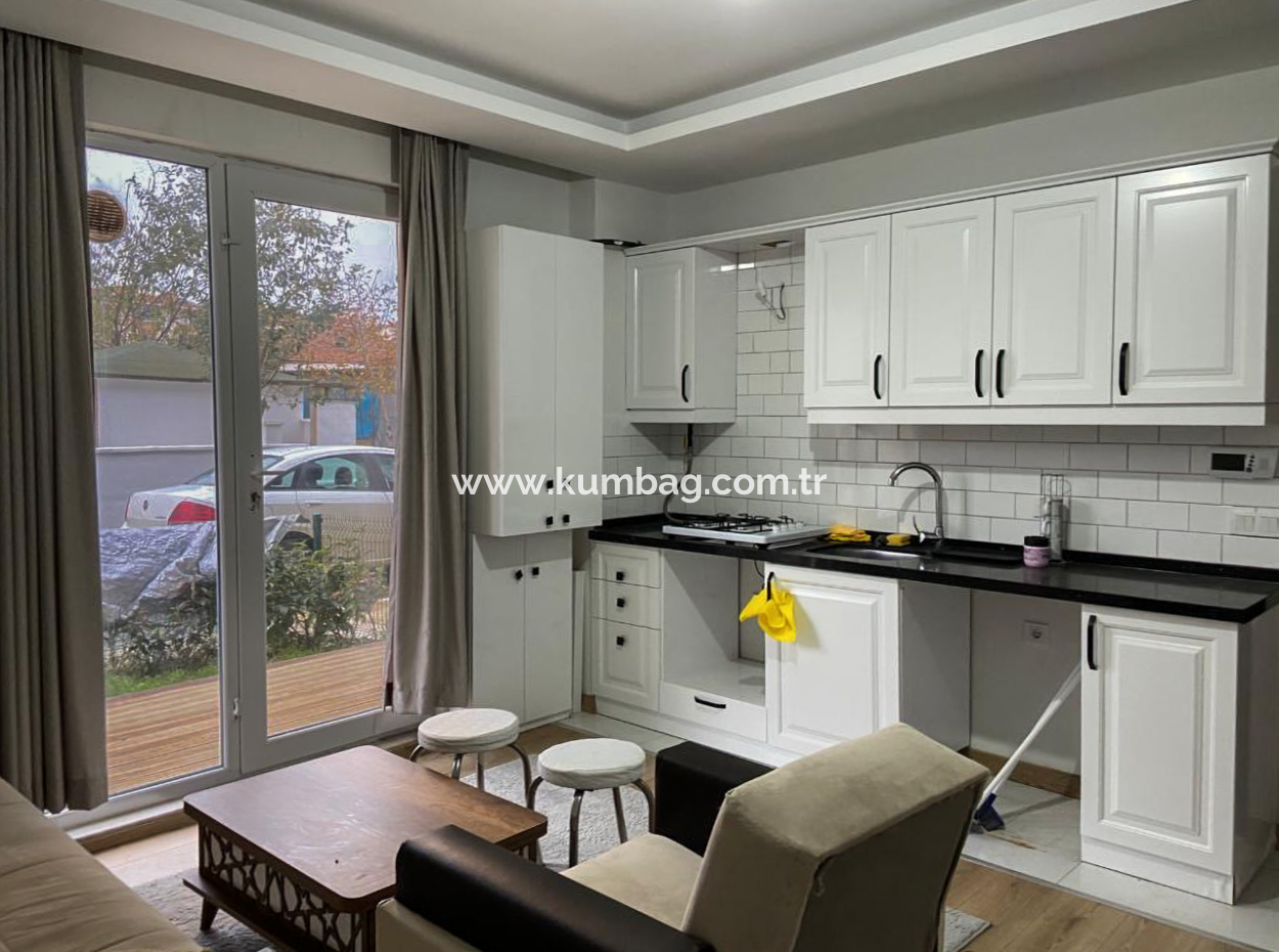Kumbağ'da Havuzlu Butik Sitede Bahçeli Full Eşyalı Satılık 2+1 Daire