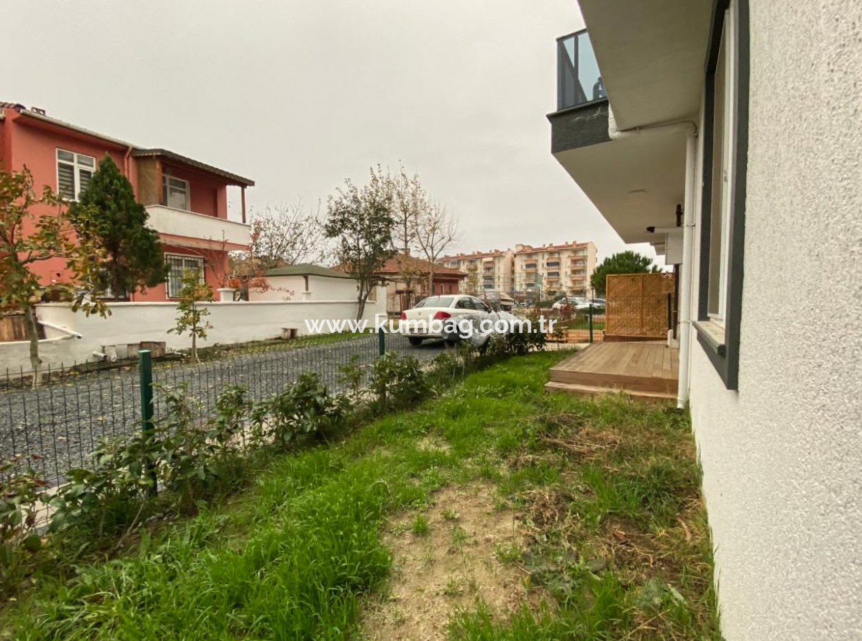 Kumbağ'da Havuzlu Butik Sitede Bahçeli Full Eşyalı Satılık 2+1 Daire