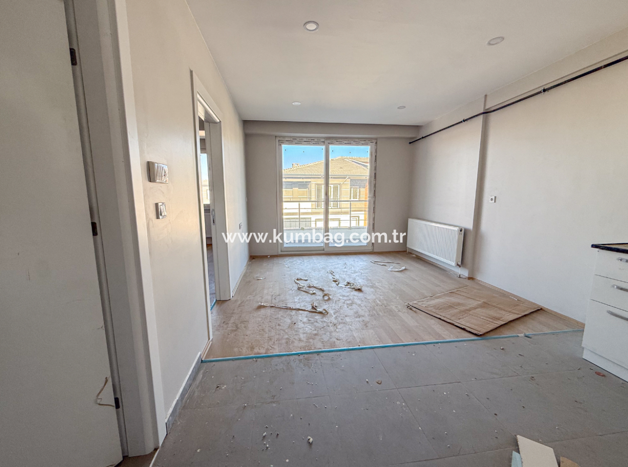 Kumbağ Havuzlu Sitede Denize Yakın Kiralık Lüks 1+1 Daire