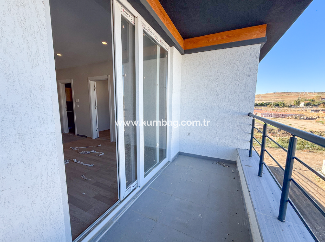 Kumbağ Havuzlu Sitede Denize Yakın Kiralık Lüks 1+1 Daire