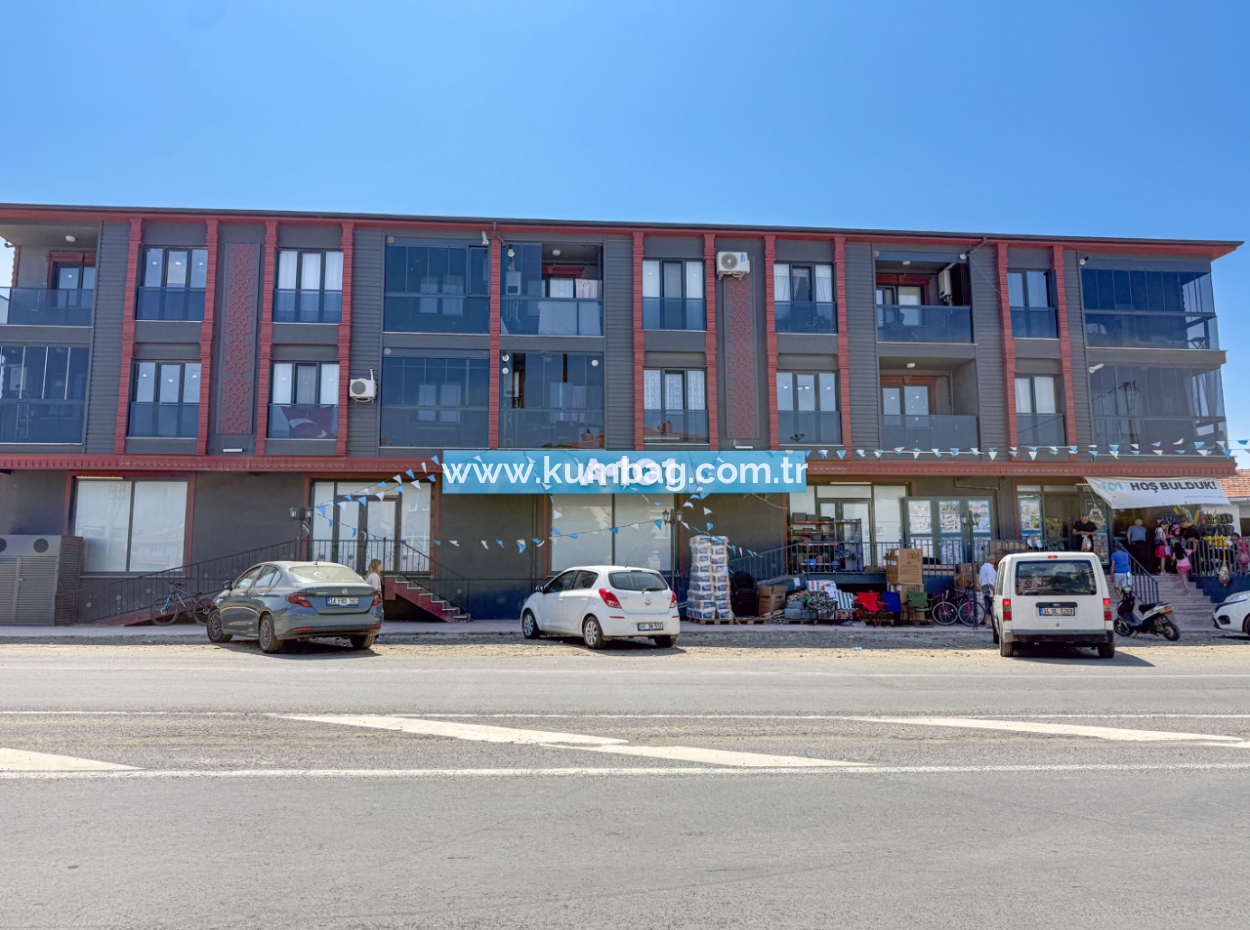 Kumbağ'da Cadde Üzerinde Geniş Oturuma Hazır Kiralık Sıfır 2+1