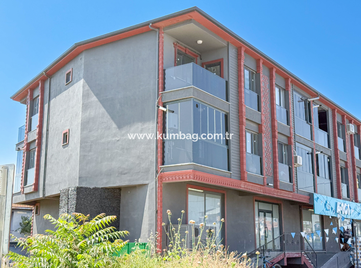 Kumbağ'da Cadde Üzerinde Geniş Oturuma Hazır Kiralık Sıfır 2+1