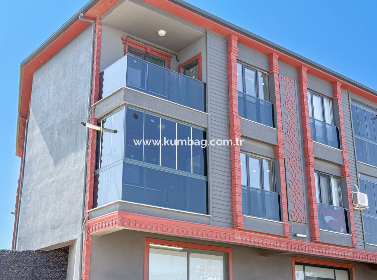 Kumbağ'da Cadde Üzerinde Geniş Oturuma Hazır Kiralık Sıfır 2+1