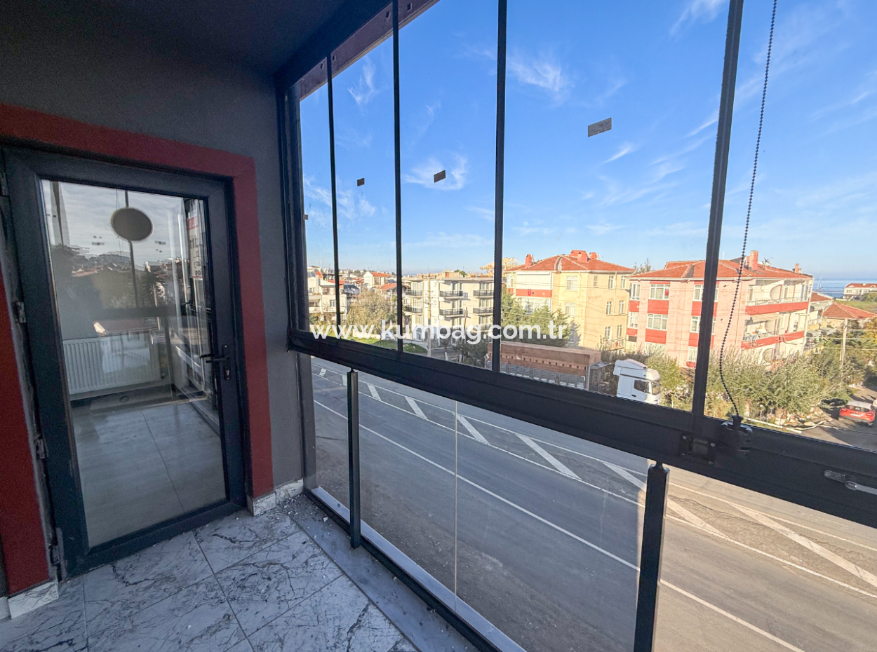 Kumbağ'da Cadde Üzerinde Geniş Oturuma Hazır Kiralık Sıfır 2+1